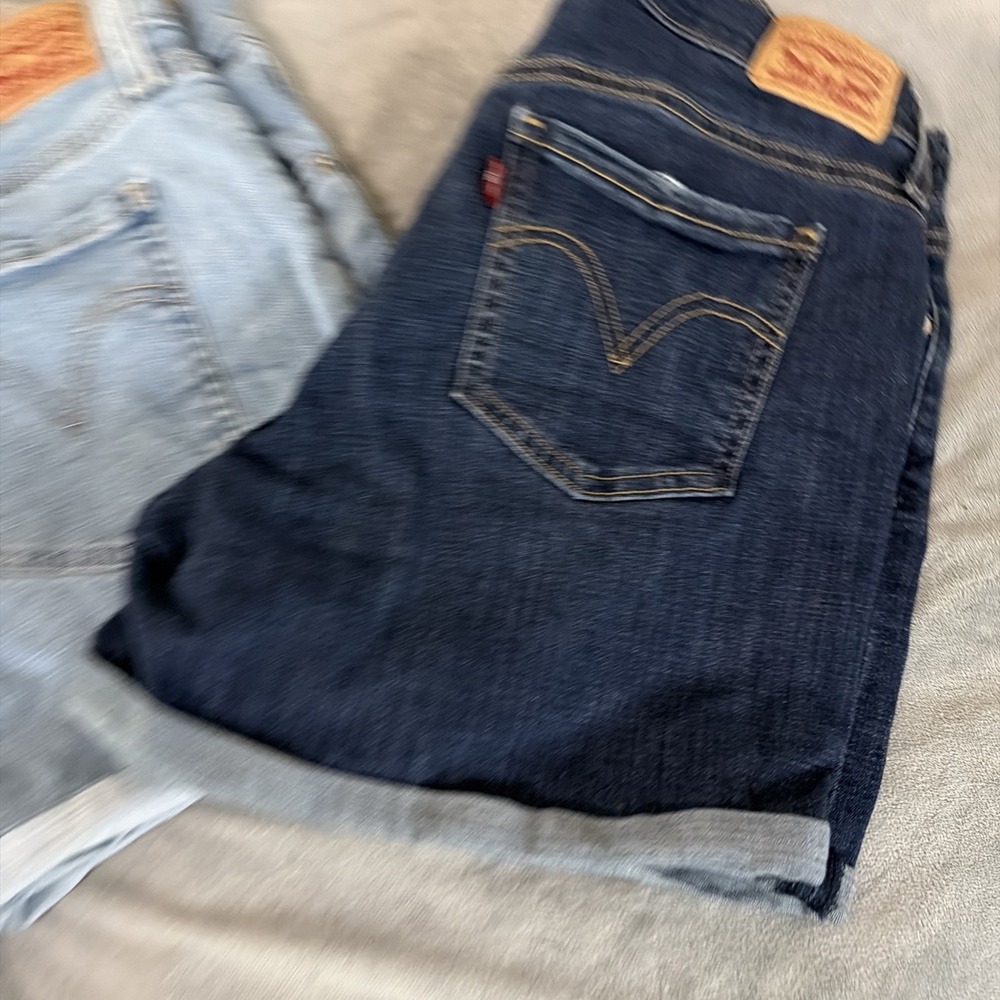 Levi's  Women's 31" Mid Length Stretch Jean Shorts Lot Of‎ 2 EUC